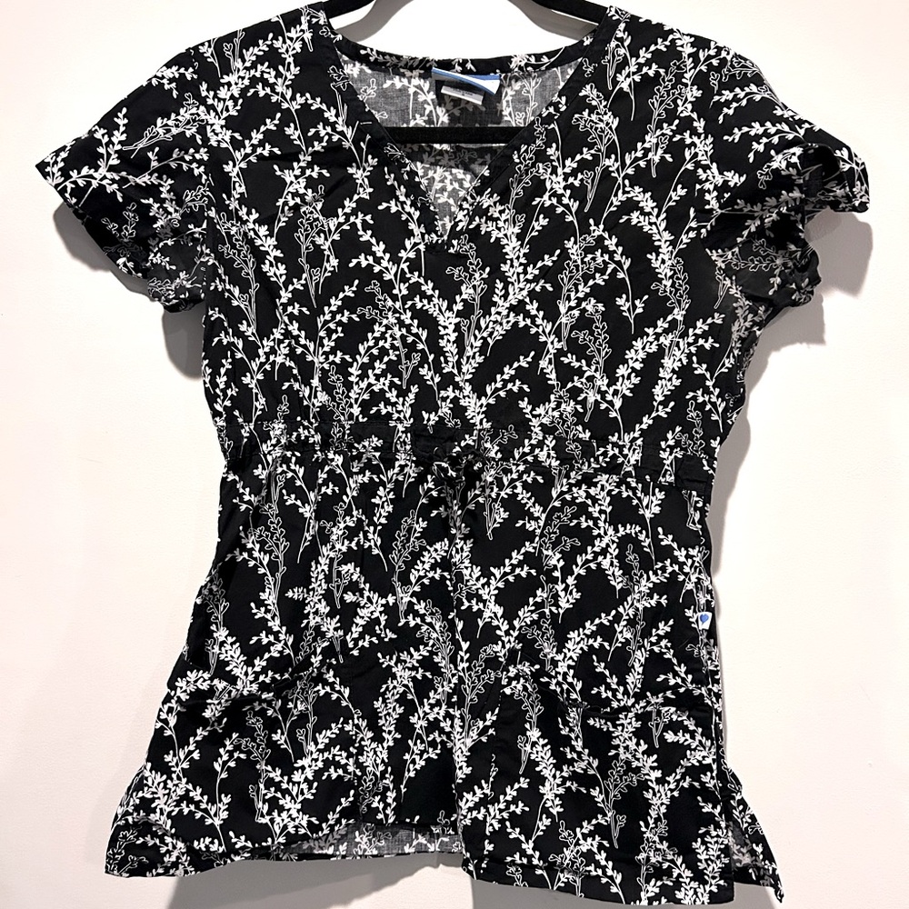 Nurse mates small scrub top